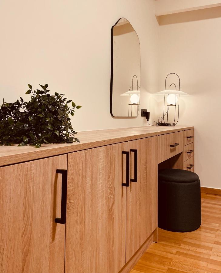 2 Bedroom Apt - Live Like A Local In Kolonaki アテネ エクステリア 写真